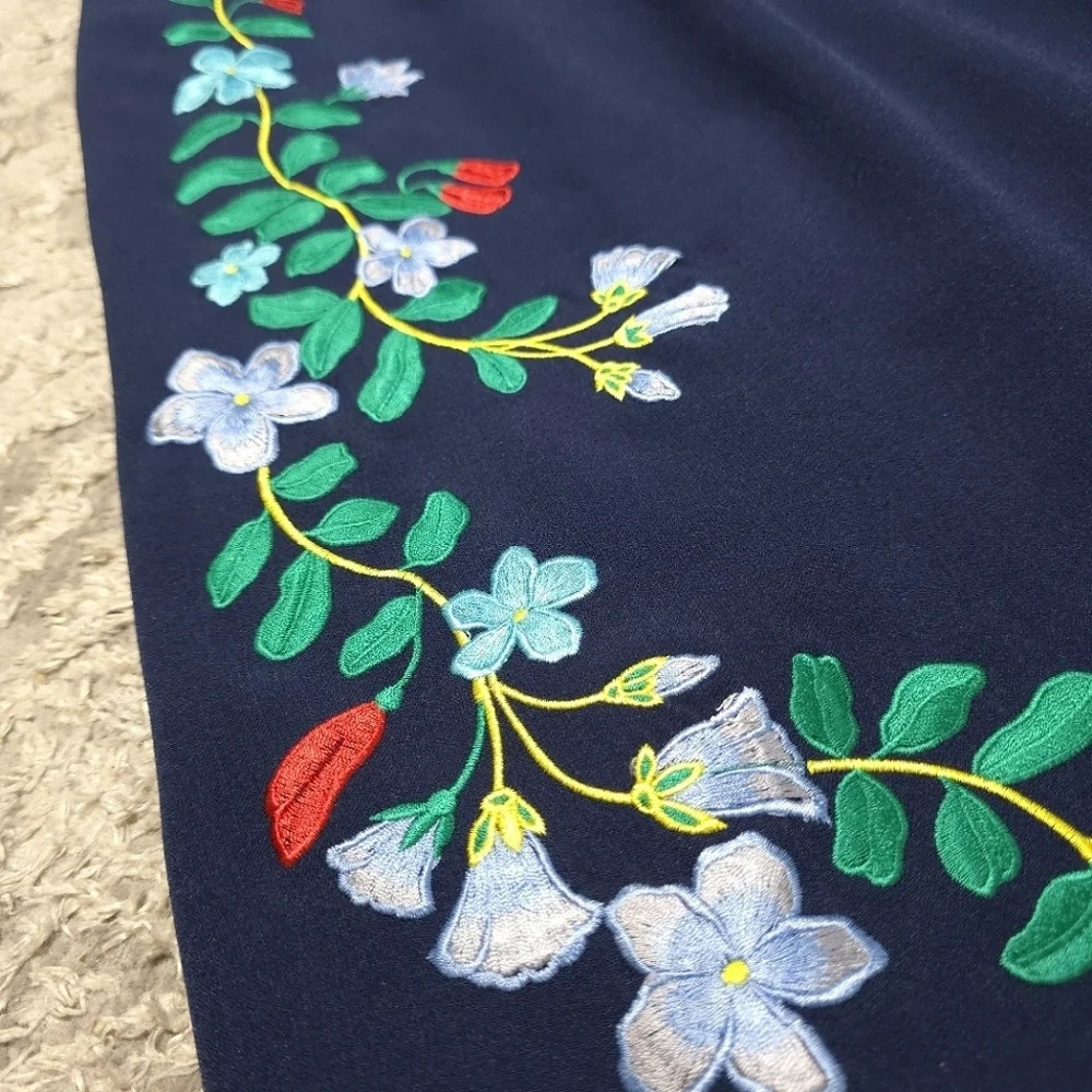 ADRIANNA PAPELL Nwot Short Sleeve Sheath Dress w/ Embroidered Flowers, Size 8 - Picture 15 of 15